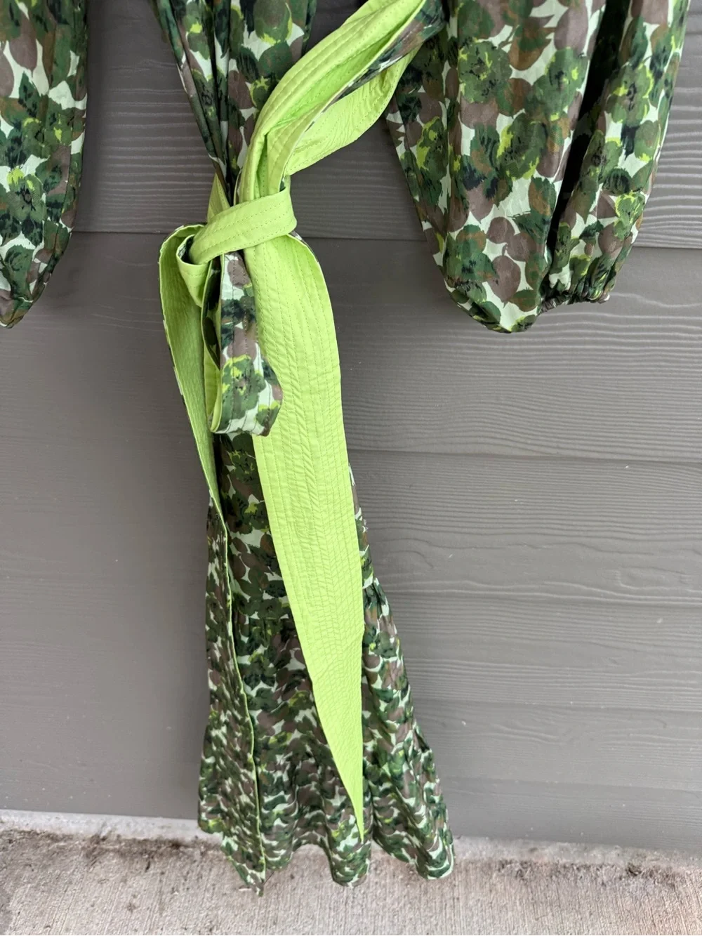 Tuckernuck Green Floral Tie-Waist Midi Dress - Picture 4 of 6
